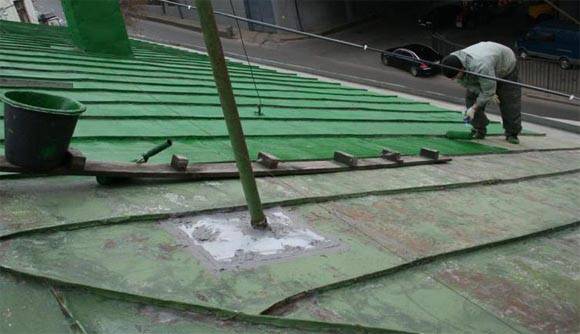 Чем покрасить железную крышу  как подобрать состав - фото