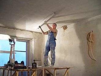 Как отделать потолок в квартире: выбор материалов и монтаж, особенности обо ... - фото