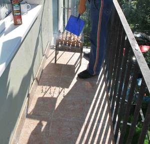 Можно ли жарить шашлык на балконе в мангале и как это правильно сделать - фото