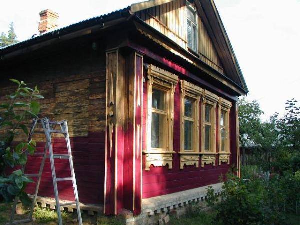 Как покрасить дом: отделка оштукатуренных, бетонных, деревянных строений - фото