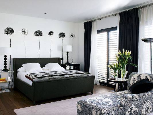 Современный интерьер спальни в черно-белом цвете - фото