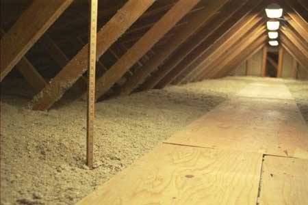 Как утеплить потолок в деревянном доме - фото