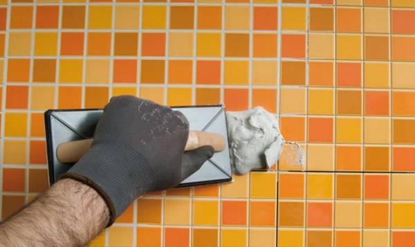 Инструкция: как затирать швы на плитке на полу с фото